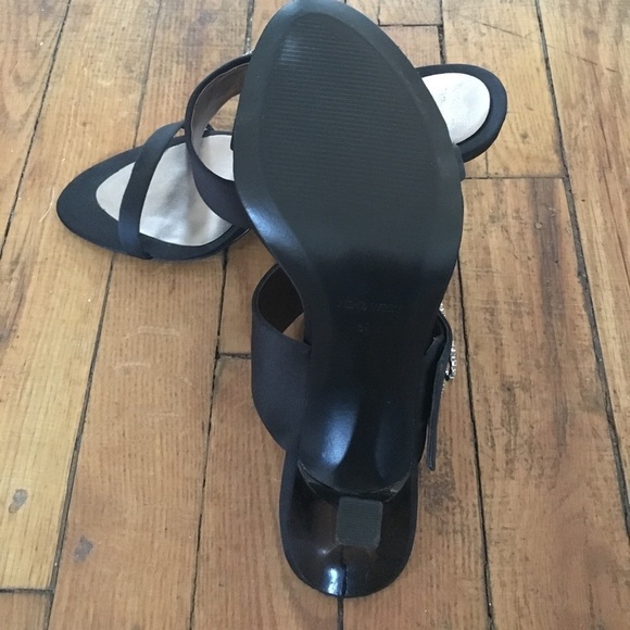 Host Pick Nine West Rhinestone Flower Heels - Picture 6 of 8